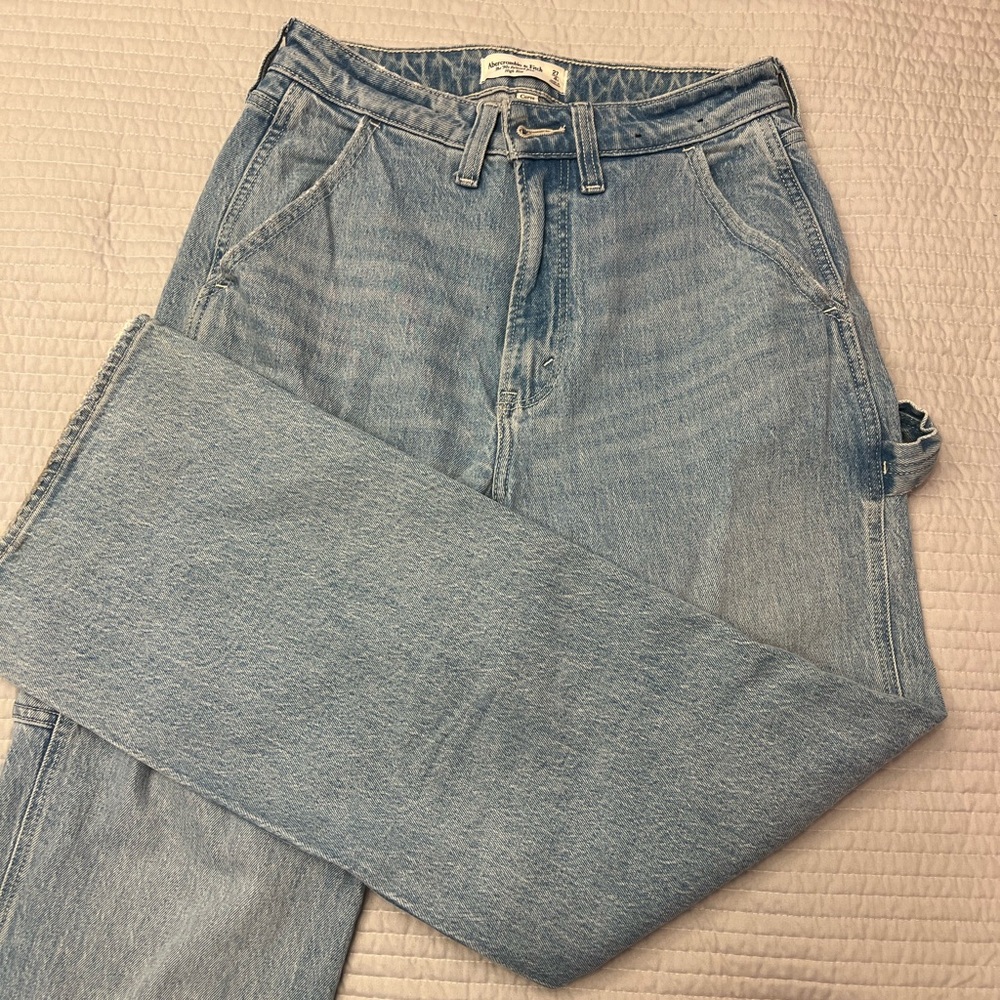 A&F Curve Love, High Rise, 90’s Relaxed Jean [size: 27/4 short]